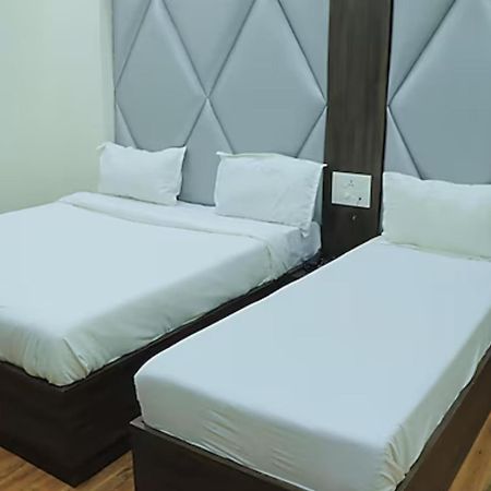 Hotel Novelty Inn Амритсар Экстерьер фото